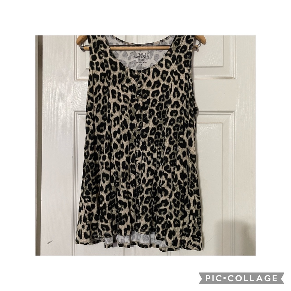 Torrid Size 2 cheetah print tank.